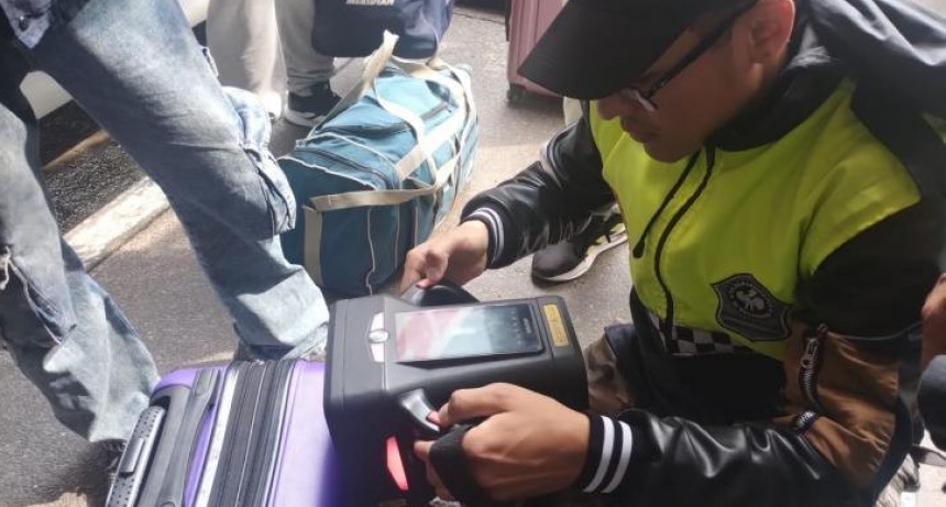 Gran despliegue policial para la prevención de narcotráfico en la Terminal de Omnibus
