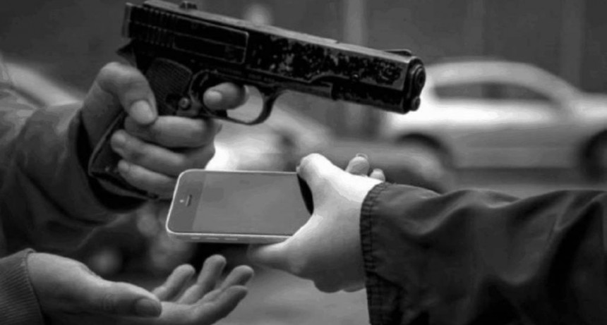 Motochorro fue detenido tras asaltar a una mujer para robarle el celular y $ 300.000