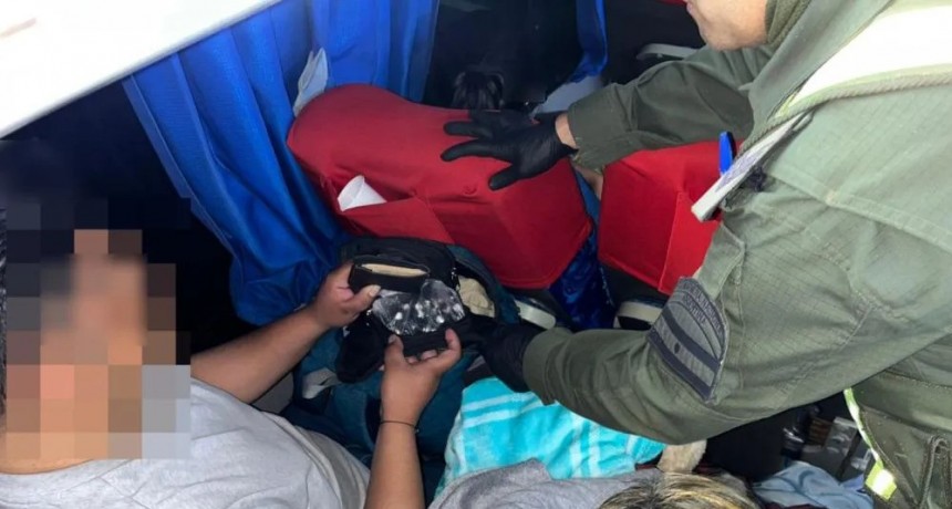 Viajaba a Mendoza: transportaba cocaína en una riñonera 