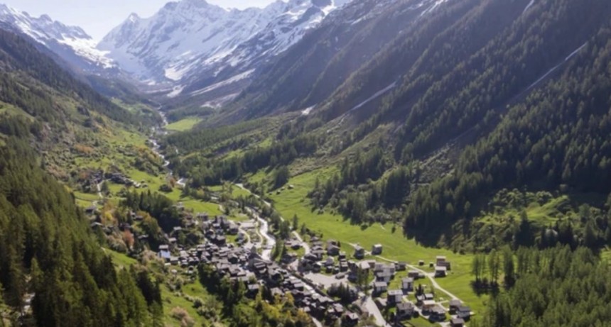 Suiza: una avalancha de hielo y piedras sepultó un pueblo 