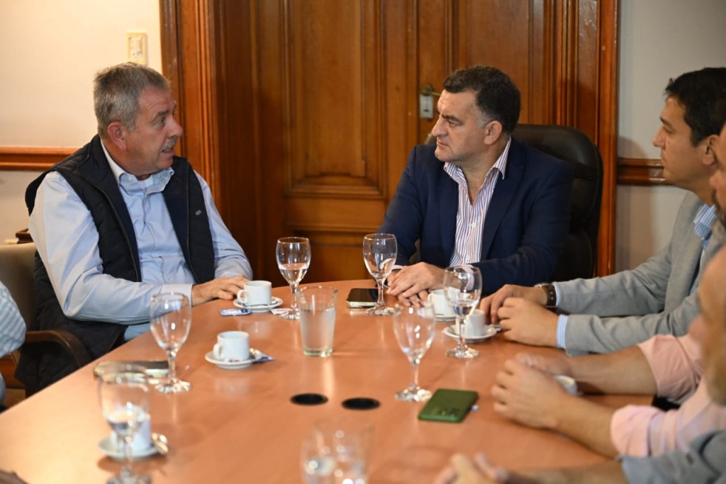 El Gobierno coordin&oacute; acciones con productores y Vialidad para optimizar caminos rurales