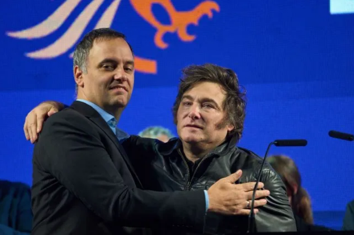 Milei refuerza el apoyo a Adorni y buscan mantener alineados a los ministros
