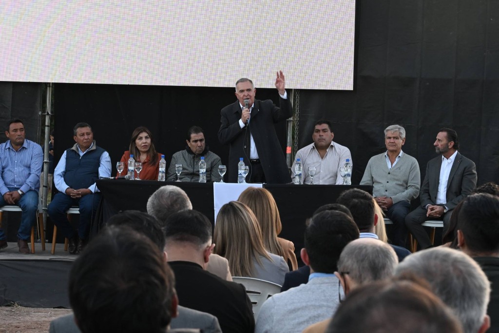 Jaldo encabez&oacute; el acto por la reparaci&oacute;n de la Represa Lateral N&deg; 3 de El Cadillal
