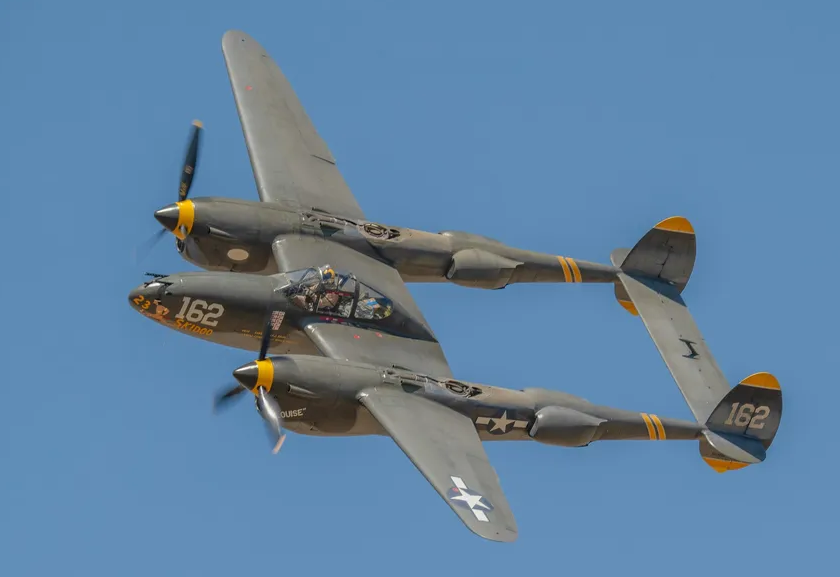 Dos aviones de combate estadounidese chocaron en pleno show