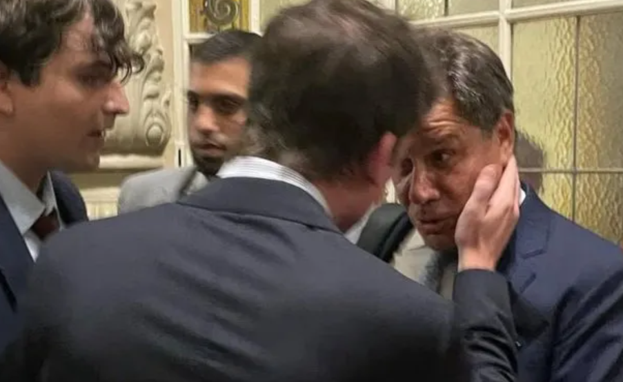 Santiago Caputo sobrese&iacute;do en la causa por amenazas a Facundo Manes