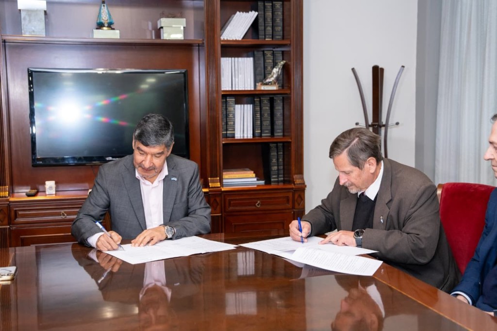 La Legislatura y la UNSTA firmaron convenios para promover la capacitacio?n y la pra?ctica en Derecho Parlamentario
