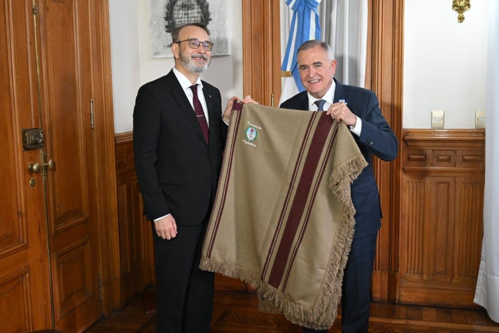 El Gobernador recibi&oacute; al embajador de Ucrania y afianz&oacute; v&iacute;nculos bilaterales
