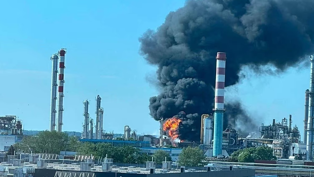El mayor complejo qu&iacute;mico de Hungr&iacute;a explot&oacute;: muri&oacute; una persona