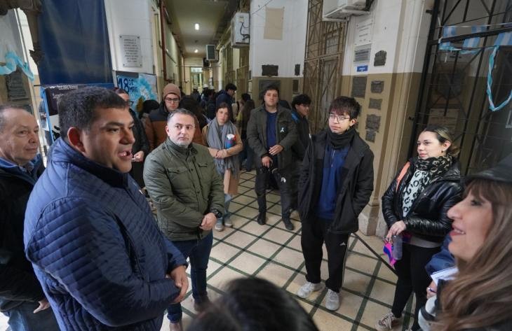 El Gobierno provincial inici&oacute; trabajos de mantenimiento y entreg&oacute; mobiliario para la Escuela Normal