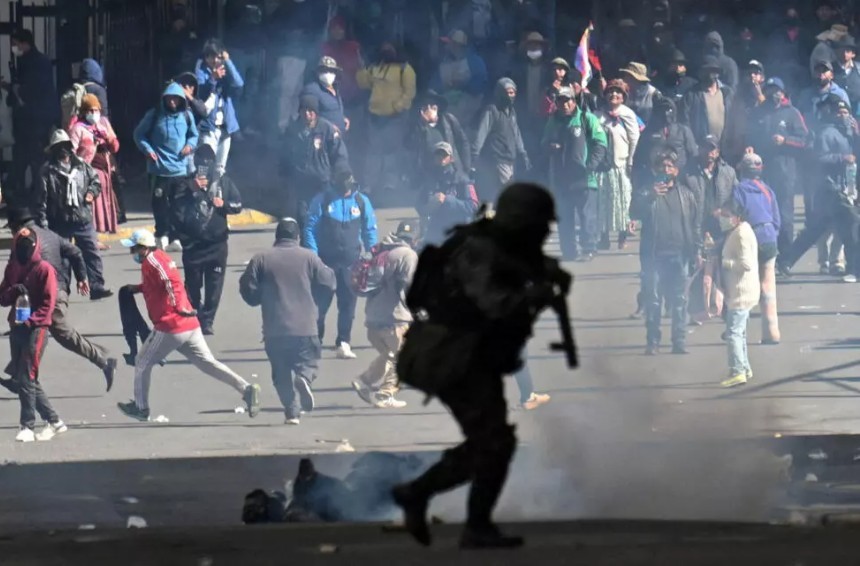 Bolivia: Paz promulga ley que elimina l&iacute;mites al estado de excepci&oacute;n en medio de la crisis