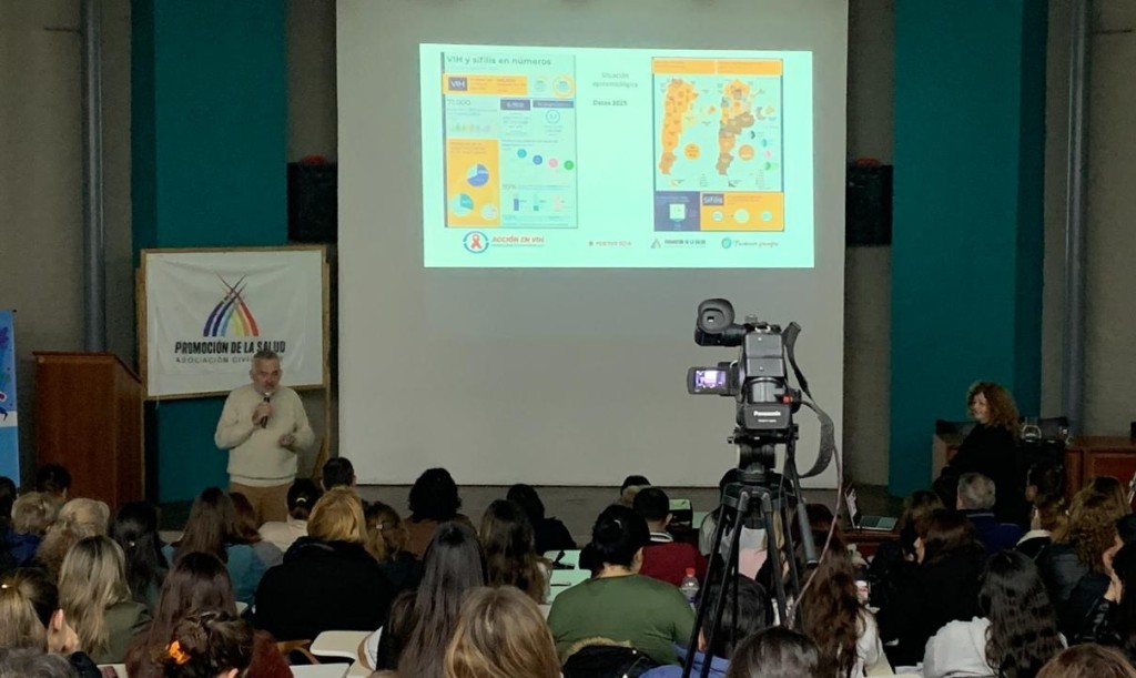 Salud impulsa nuevas herramientas para mejorar la prevenci&oacute;n y el acceso al diagn&oacute;stico de VIH