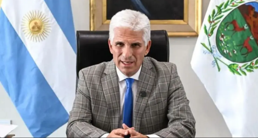 El gobernador de San Luis pidi&oacute; la renuncia a todos los funcionarios 