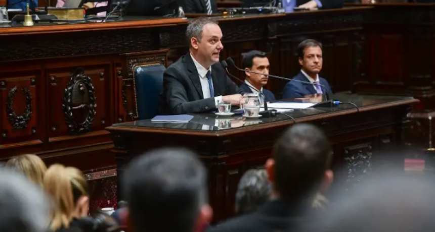 Milei se abraza a Adorni, Karina se aleja y Bullrich azuza
