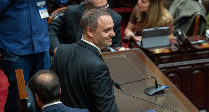 La Justicia confirm&oacute; dos viajes rel&aacute;mpago de Adorni y solicit&oacute; nuevas medidas de prueba
