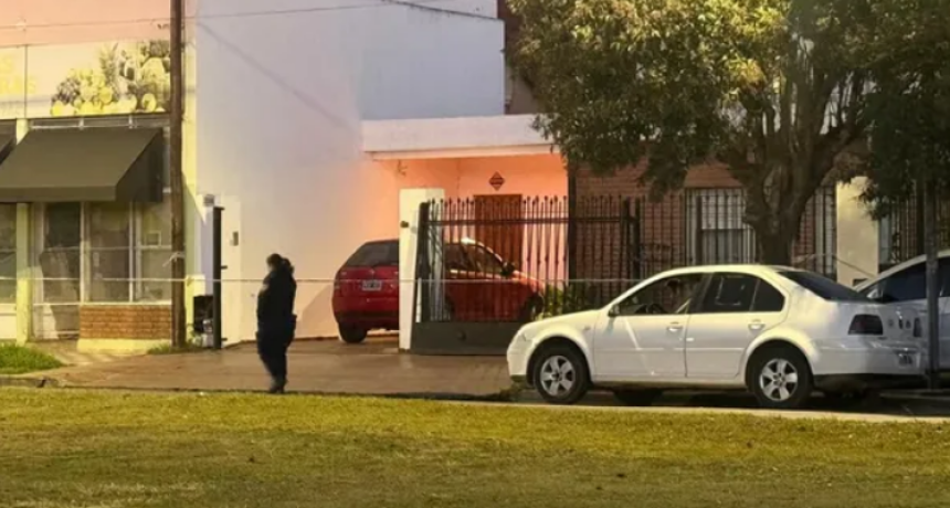 Otra tragedia en C&oacute;rdoba: muri&oacute; una nena tras caerle un pesado port&oacute;n de hierro sobre su cuerpo