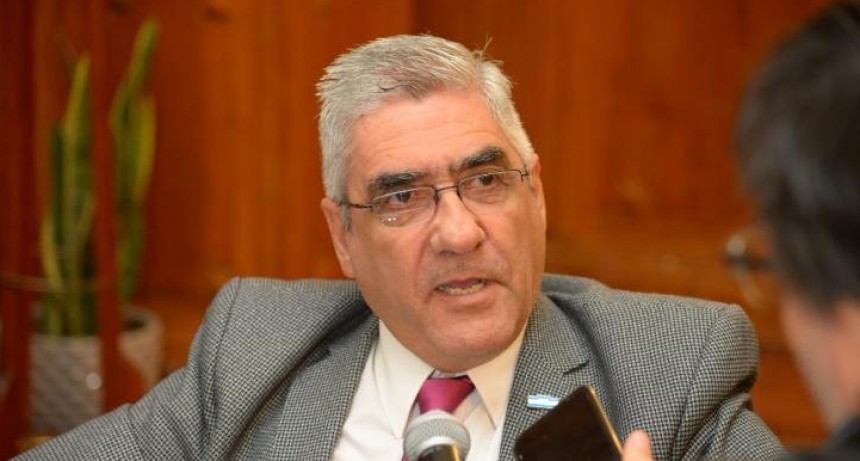El ministro de Econom&iacute;a asegur&oacute; servicios y salarios