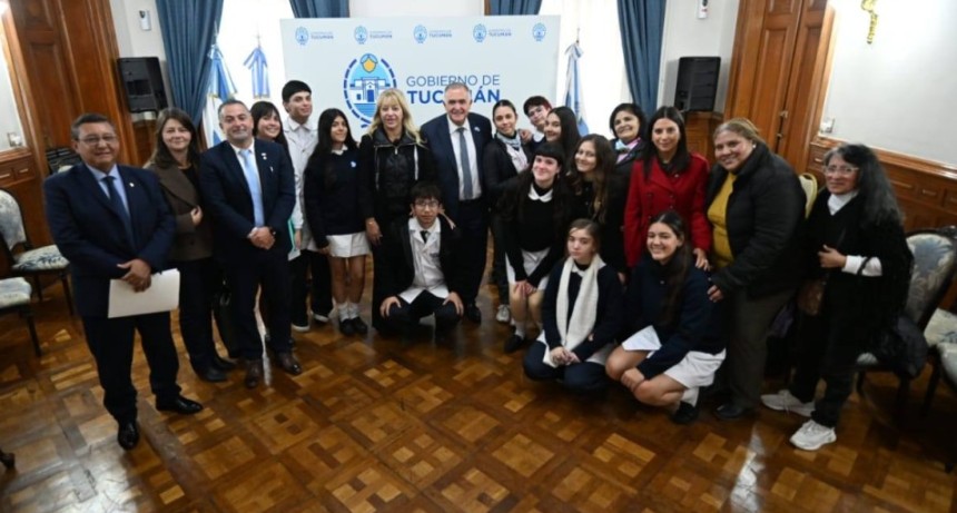 El Gobernador recibi&oacute; a referentes de la Escuela Normal y anunci&oacute; mejoras edilicias y pedag&oacute;gicas