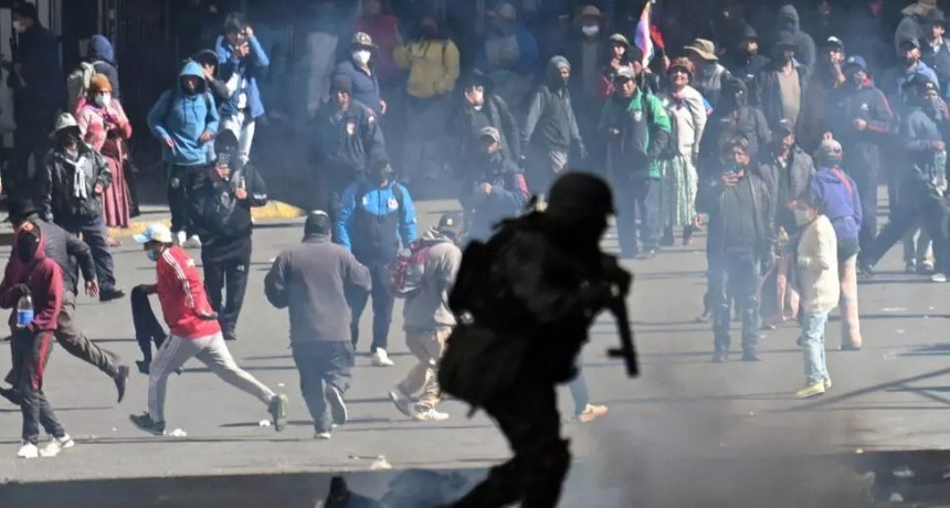 Bolivia: Paz promulga ley que elimina l&iacute;mites al estado de excepci&oacute;n en medio de la crisis