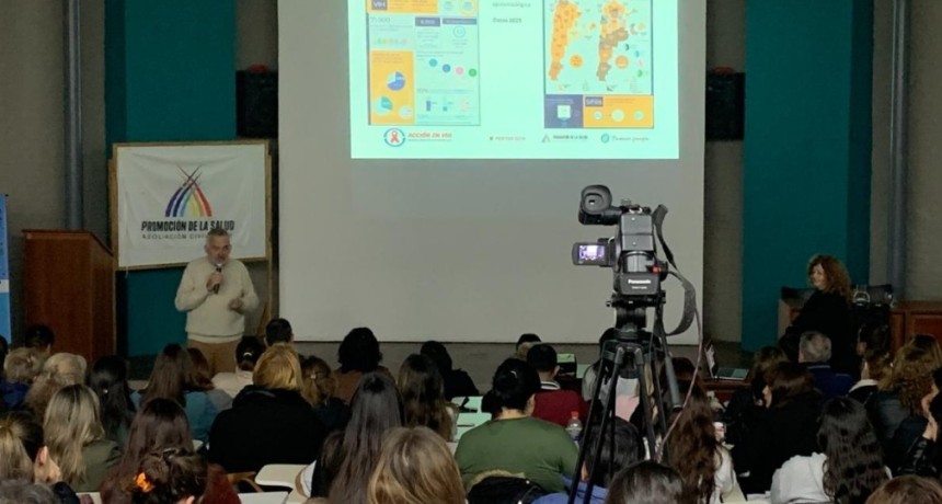 Salud impulsa nuevas herramientas para mejorar la prevenci&oacute;n y el acceso al diagn&oacute;stico de VIH