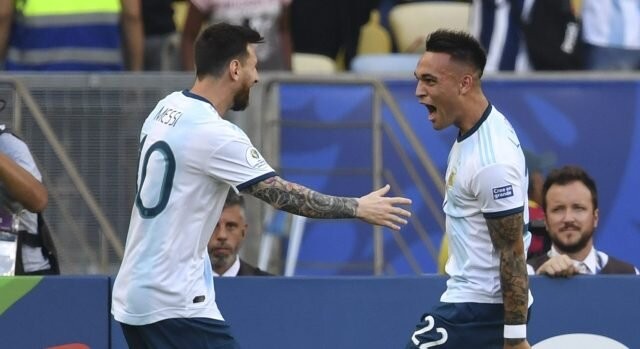 Argentina venci&oacute; a Venezuela 2-0 y jugar&aacute; semifinales ante Brasil