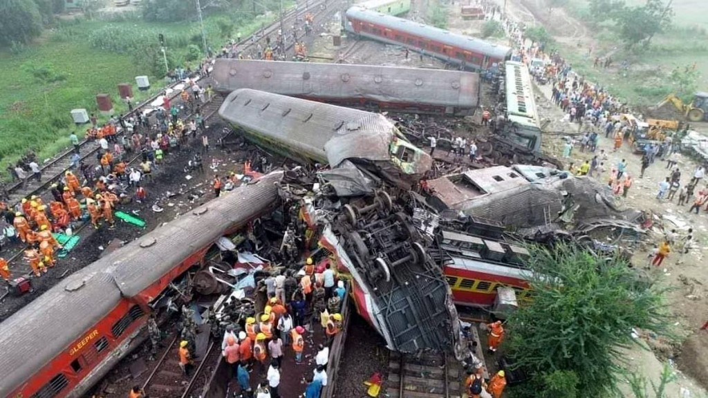India: Al menos 290 personas y casi 1000 heridos en un choque múltiple de trenes