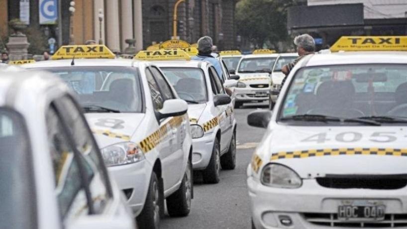 Taxis: paro y movilización en rechazo a las aplicaciones