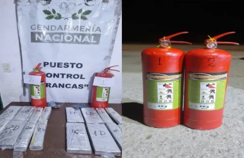 Detuvieron a un hombre cuando llevaba 12 kilos de cocaína ocultos en dos matafuegos