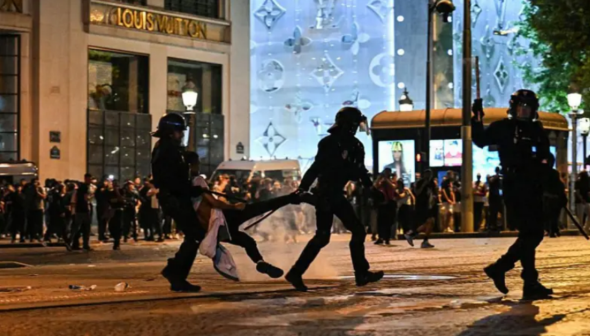 Dos muertos y 559 detenidos durante los festejos por la victoria del PSG