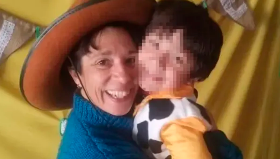 Investigan al hombre que encontró los cuerpos de su esposa y su hijo con autismo