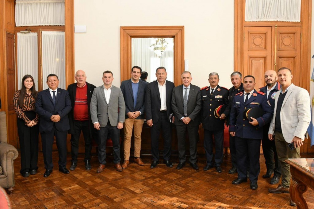 Jaldo respaldó el trabajo de los Bomberos Voluntarios de la provincia