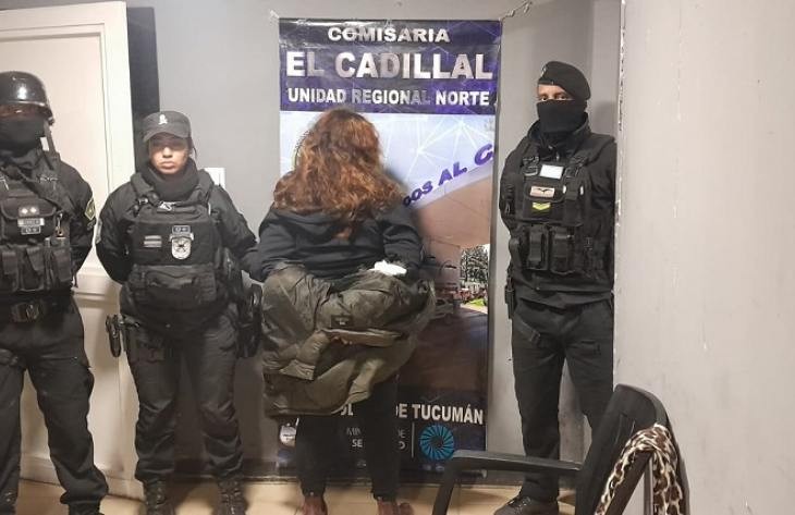 Rescatan a dos niños que su madre amenazaba con matarlos con un cuchillo