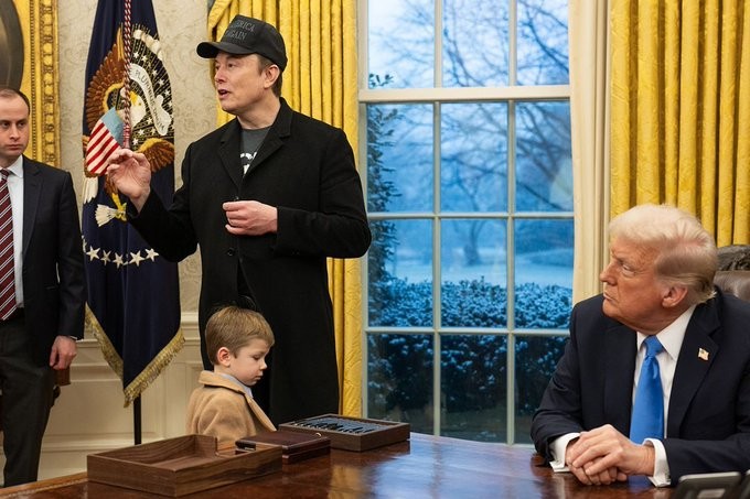 Elon Musk acusa a Donald Trump de vínculos con caso Epstein y pide su juicio político