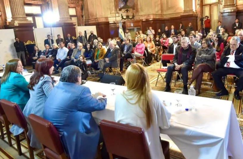 Cristina Kirchner esperará con sus senadores el eventual anuncio de la Corte