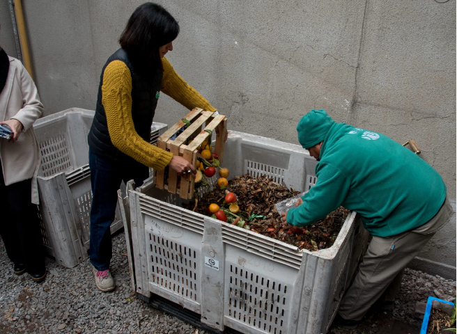 La municipalidad dictó capacitación a los puesteros del Mercado Dorrego para la fabricación de compost