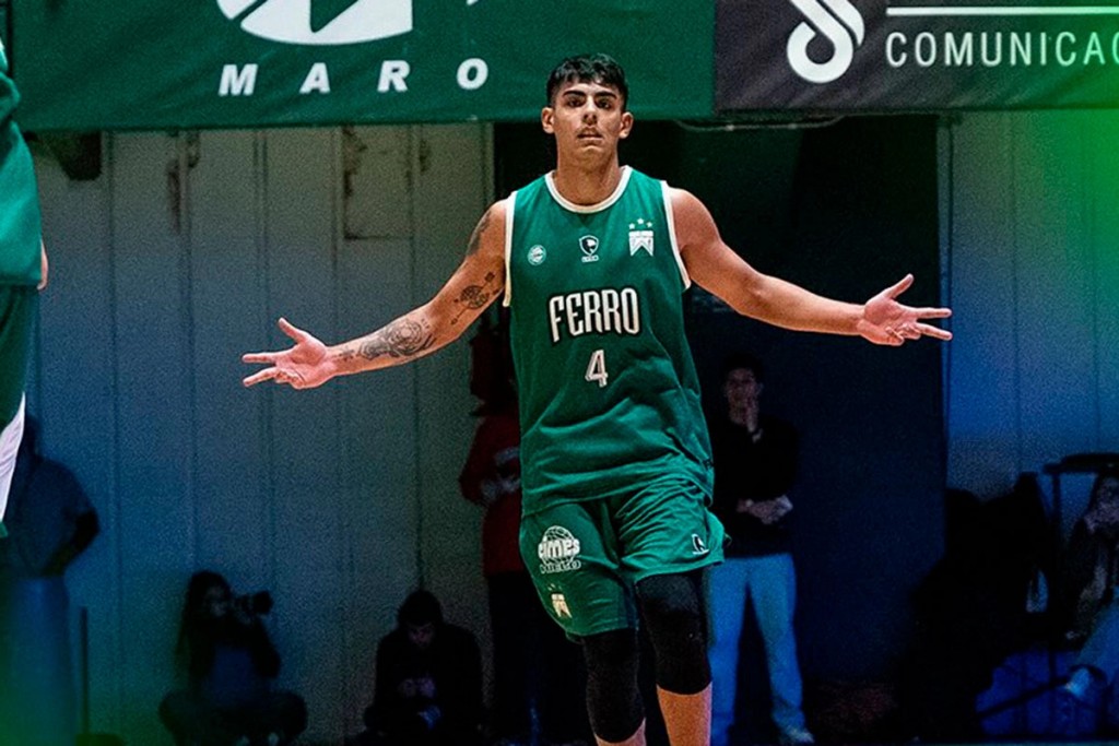 Emilio Lezcano logró un increible triple histórico de aro a aro con el que Ferro venció a Boca 