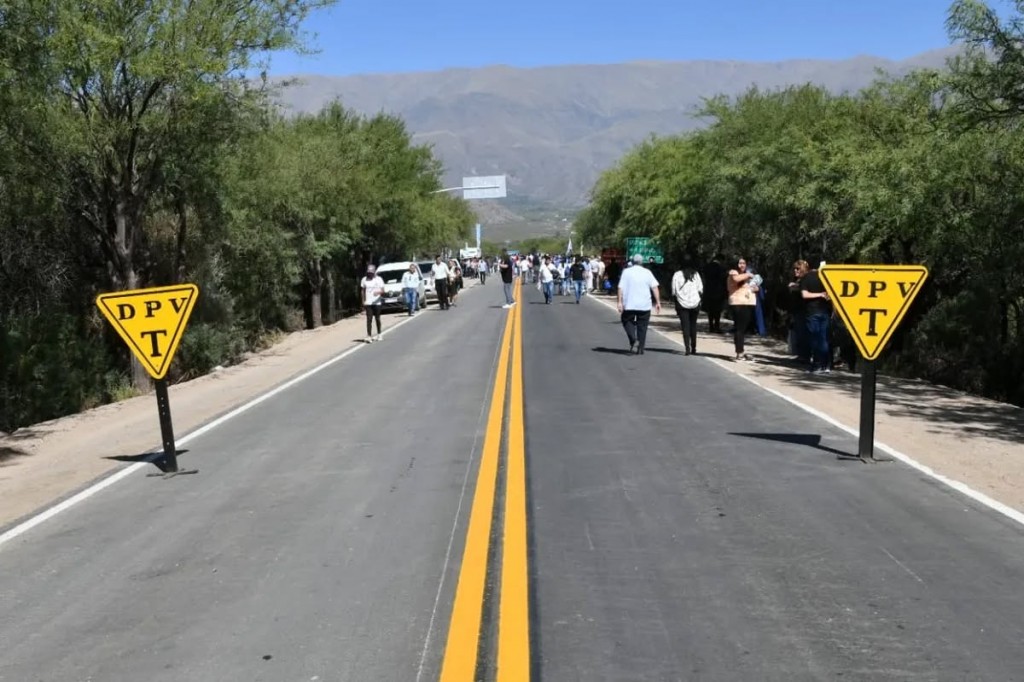 Jaldo inauguró la repavimentación de la ruta 307 entre Amaicha del Valle y Catamarca