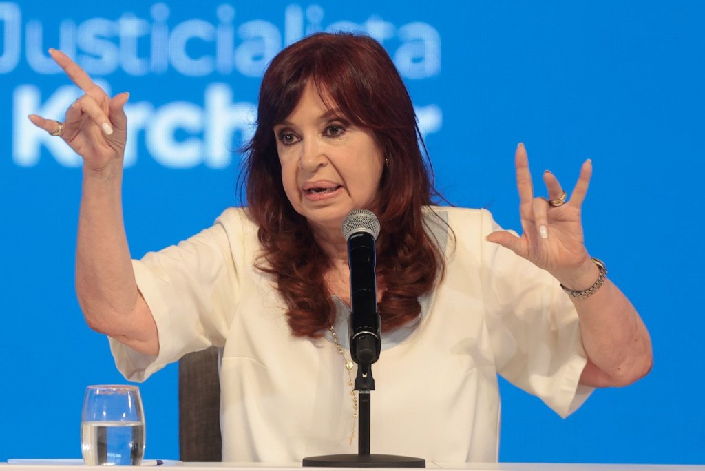 Más de un centenar de intendentes apoyaron a CFK