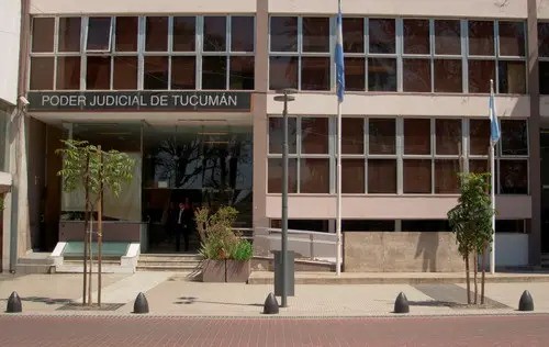 Concepción: Fingió comprar una bebida y robó una notebook de un drugstore