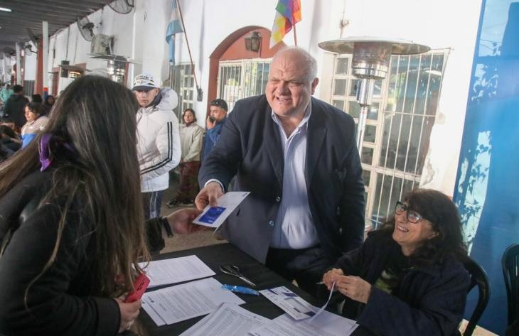 Masso supervisó la entrega de la Tarjeta Alimentaria Independencia