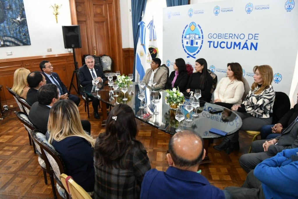 Jaldo recibió a los intendentes para la organización de los preparativos del 9 de julio