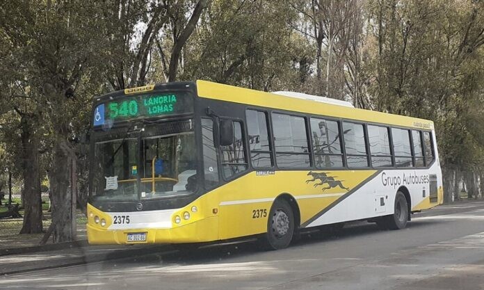 Un pasajero de la linea 540 fue despedido por la ventanilla del colectivo 