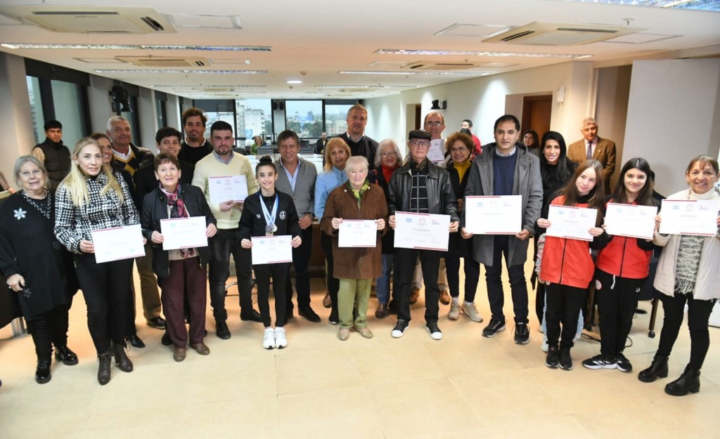 La Legislatura distinguió a los deportistas que se destacaron en 2024