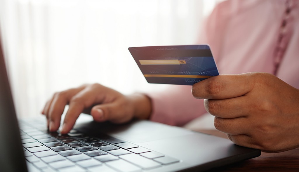 La Justicia imputó a una pareja por robar datos de una tarjeta a una abuela y hacer compras millonarias