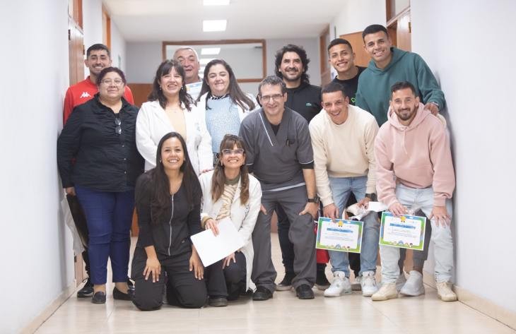 Jugadores de San Martín visitaron la sala de cuidados crónicos del hospital Avellaneda