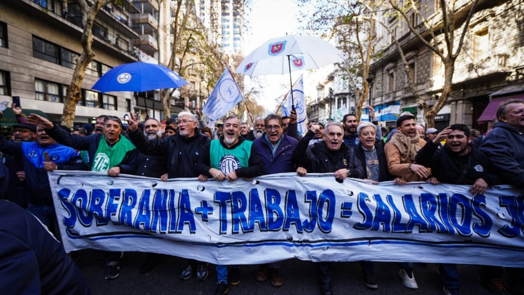 El "Frente de lucha por la soberanía, el trabajo y el salario" marchó contra el ajuste y las privatizaciones