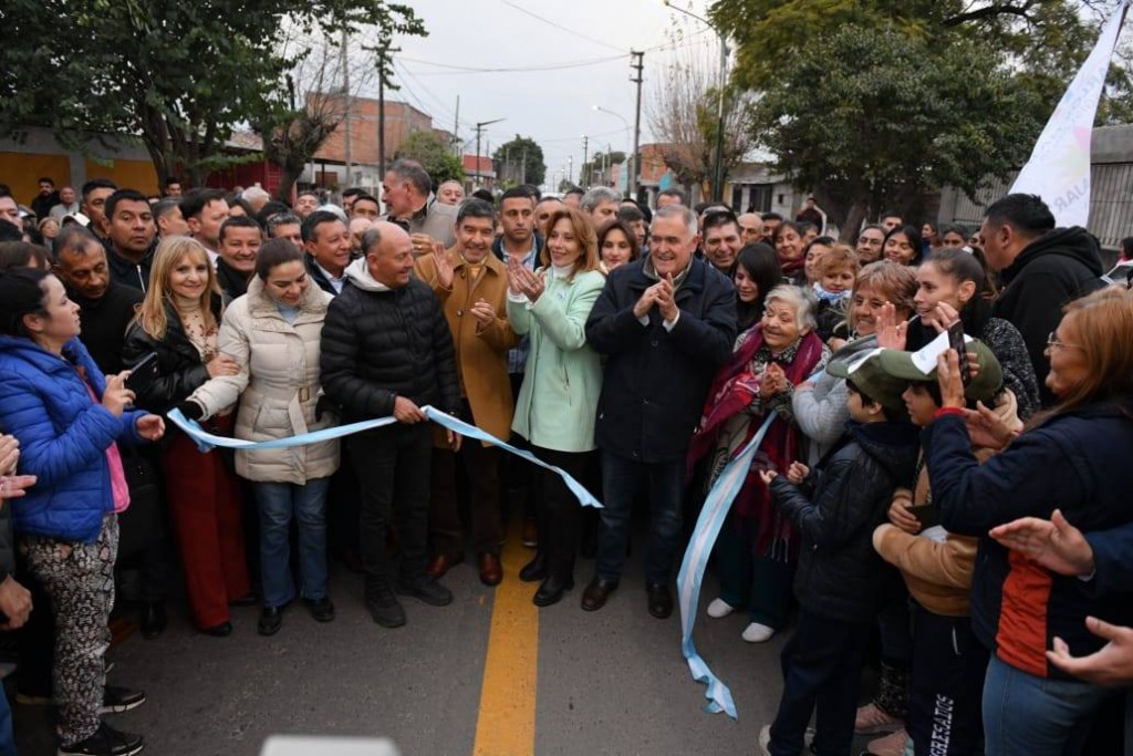 Jaldo inauguró obras de pavimentación en Las Talitas