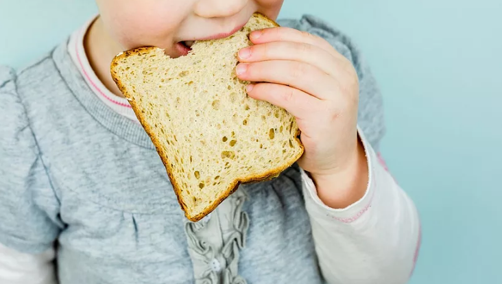 Francia: médicos alertan del riesgo de cáncer por cadmio en alimentos como pan, patatas y cereales