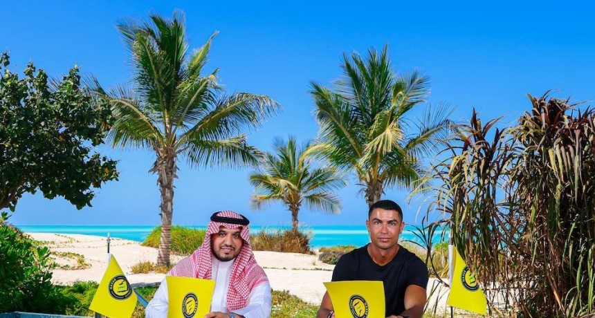 Cristiano Ronaldo firmó un contrato lucrativo con Al-Nassr 