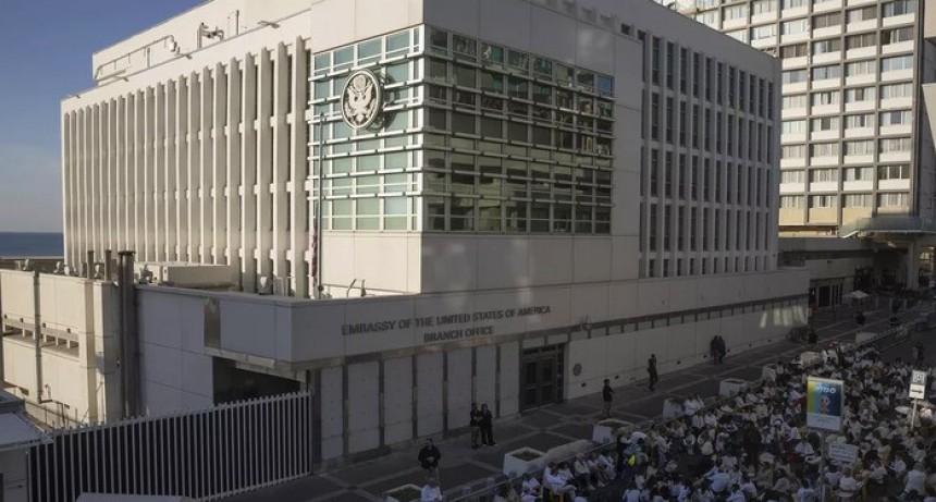 El edificio de la Embajada de EE.UU. en Tel Aviv fue dañado por un misil iraní
