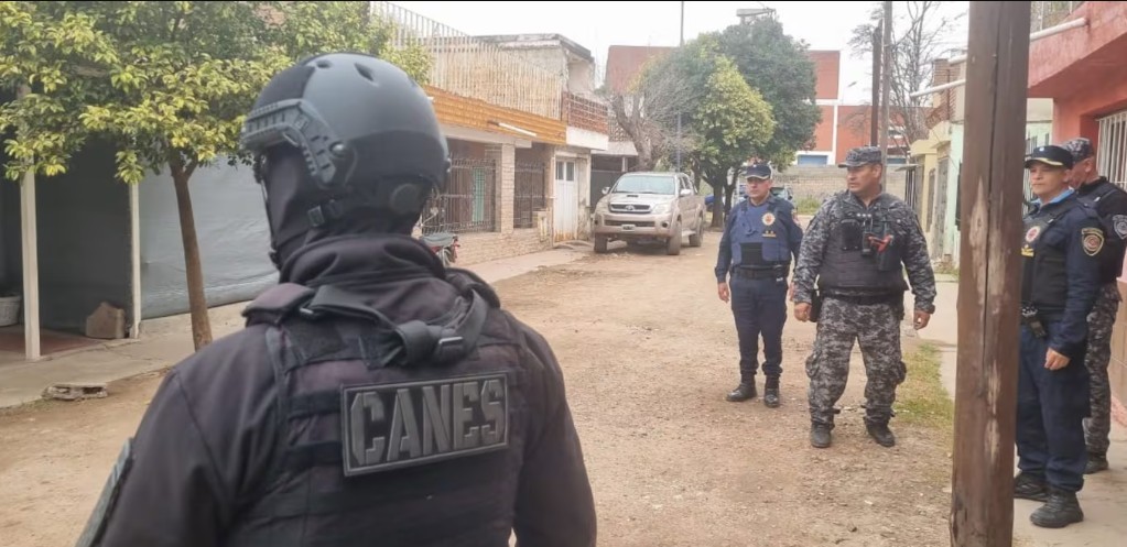 Bale&oacute; a un hombre en medio de una pelea e hiri&oacute; a un nene que entraba a la escuela